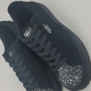 PUMA SUEDE LOWTOP SNEAKERS,  WOMANS SIZE 9.5 EUC